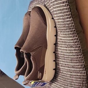 Skechers Men's Go Walk Evolution Ultra-Impeccable Sneaker, Size 9.5, Khaki, New